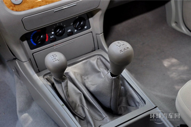 2013款2.4L手動兩驅行政版