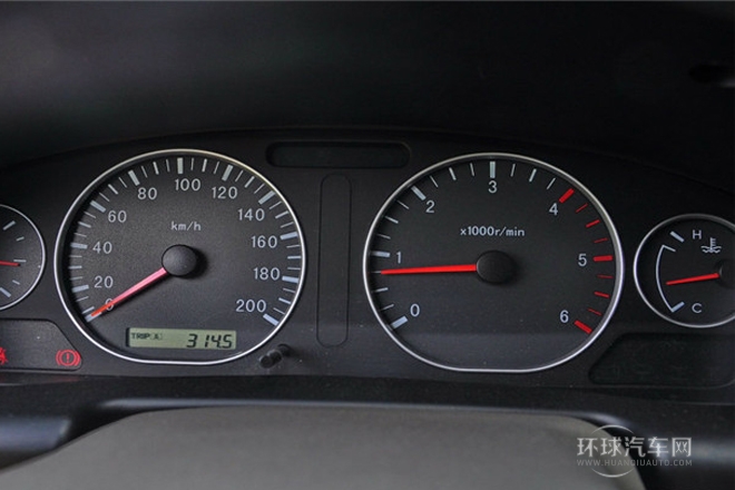 2013款2.4L手動兩驅行政版