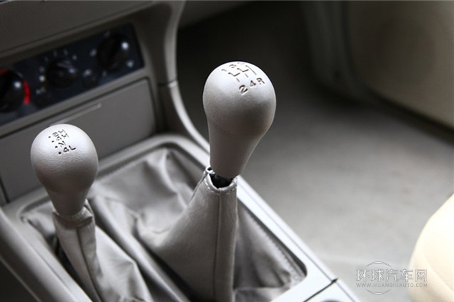 2013款2.4L手動兩驅豪華版