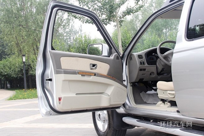 2013款2.5L手動兩驅豪華版