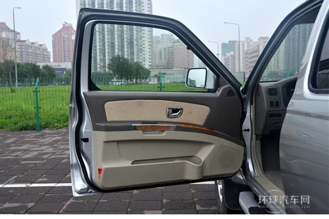 2013款2.5L手動四驅豪華版