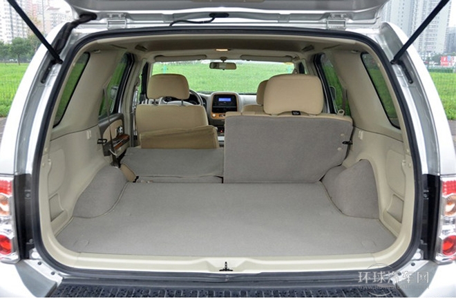 2013款2.5L手動(dòng)四驅(qū)豪華版