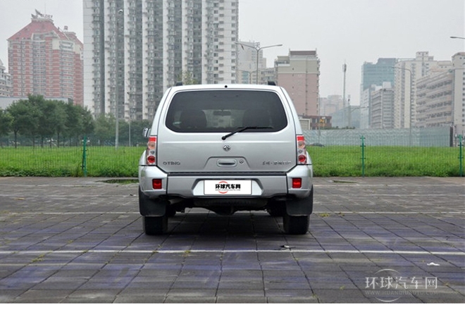 2013款2.5L手動(dòng)四驅(qū)豪華版