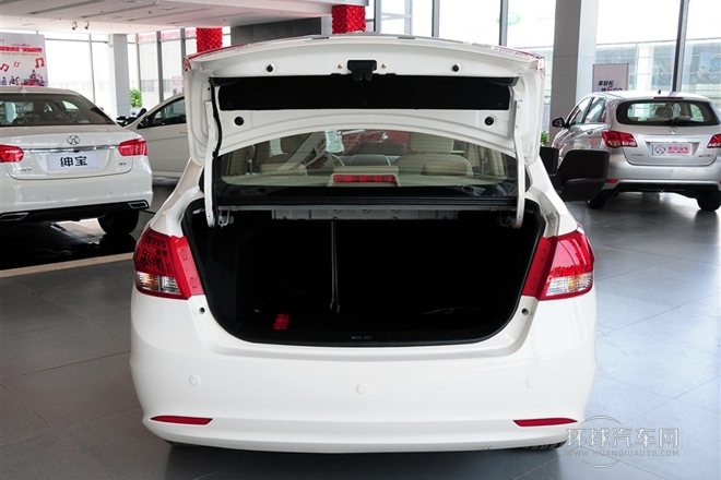 2013款 三廂 1.5L 手動(dòng)樂(lè)天版