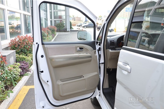 2009款2.0L手動標準型