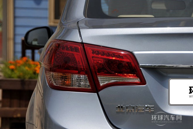 2013款 三廂 1.5L 自動(dòng)樂尚版