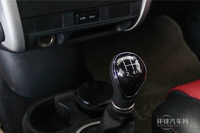 2013款 1.5L 手動導(dǎo)航版