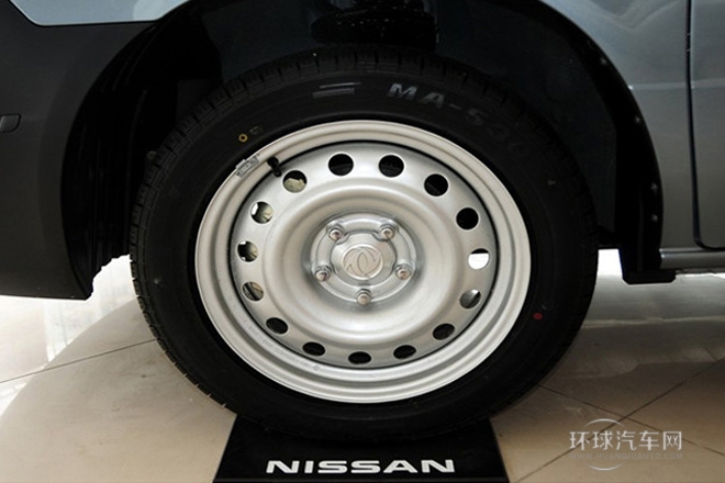 2014款 1.5L 手動標(biāo)準(zhǔn)型7座 國V