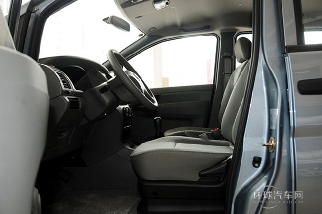 2014款 1.5L 手動標(biāo)準(zhǔn)型7座 國V