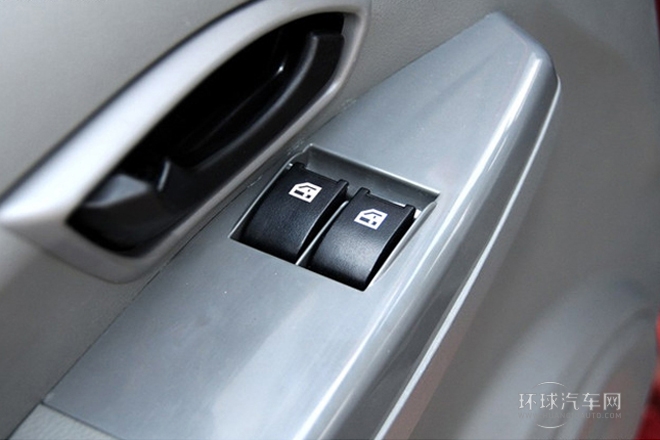 2014款 1.5L 手動標準型5座 國IV