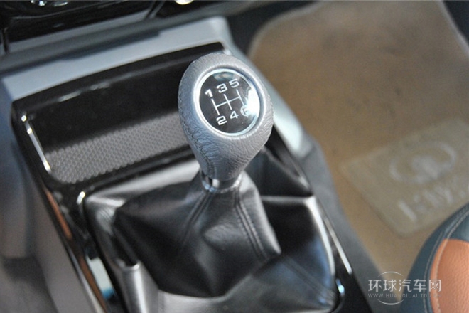 2013款 2.4L歐洲版 兩驅領航型小雙排