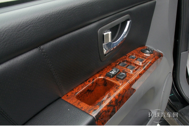 2012款 2.0L 兩驅(qū)公務(wù)版