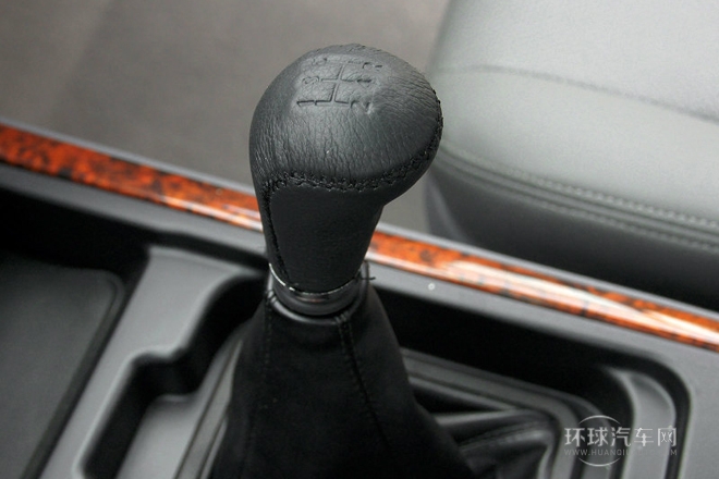 2012款 2.0L 兩驅公務版