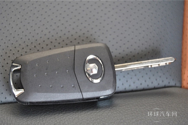 2013款 2.4L歐洲版 兩驅(qū)領(lǐng)航型大雙排