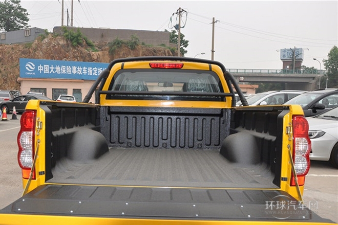 2013款 2.4L歐洲版 兩驅(qū)領(lǐng)航型大雙排