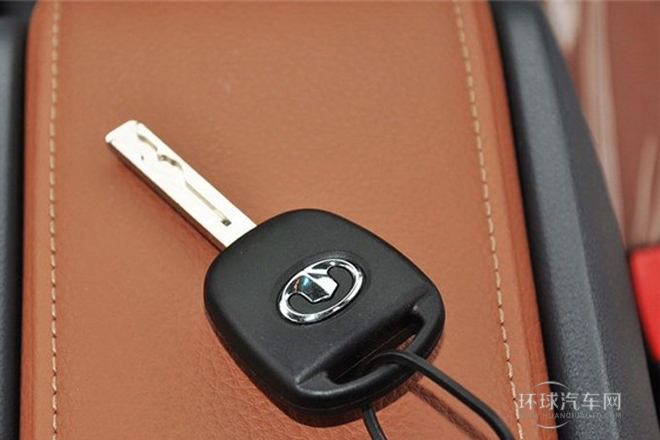 2013款 2.4L歐洲版 四驅精英型小雙排