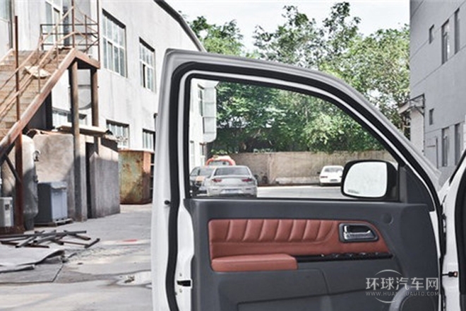 2013款 2.4L歐洲版 四驅領航型小雙排