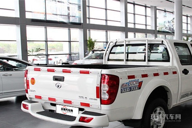 2013款 2.4L歐洲版 四驅領航型小雙排