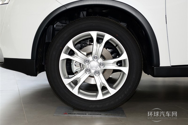 2014款 2.4L 四驅(qū)豪華超值版 5座