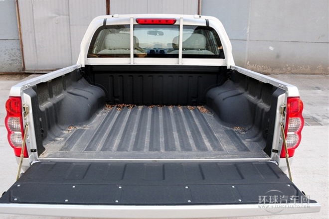 2011款 2.4L公務(wù)版 豪華型 兩驅(qū)小雙排