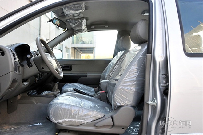 2011款 2.4L公務版 豪華型 兩驅(qū)小雙排