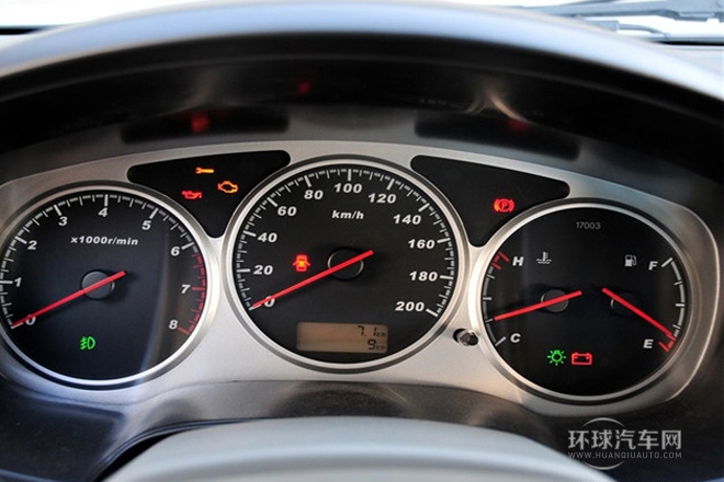 2011款 2.4L公務(wù)版 豪華型 兩驅(qū)小雙排