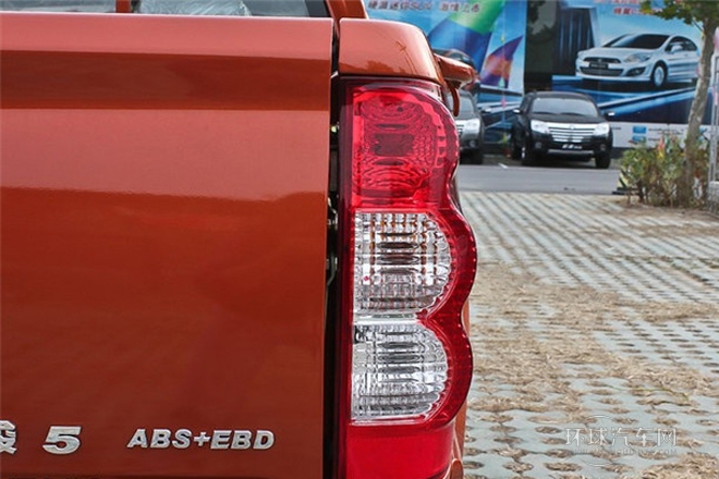 2011款 2.4L公務(wù)版 豪華型 兩驅(qū)大雙排