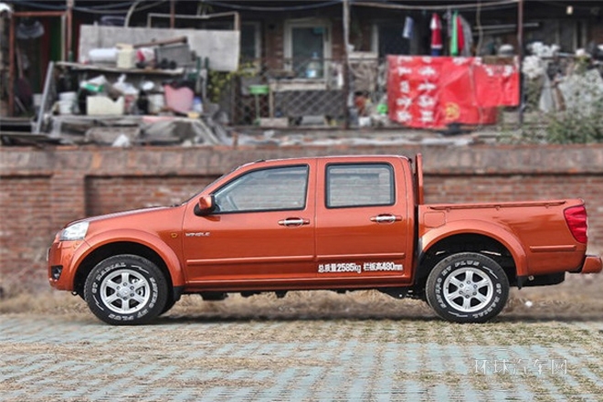 2011款 2.4L公務(wù)版 豪華型 兩驅(qū)大雙排