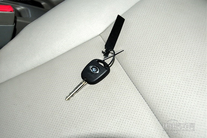 2011款 2.4L公務版 豪華型 四驅小雙排