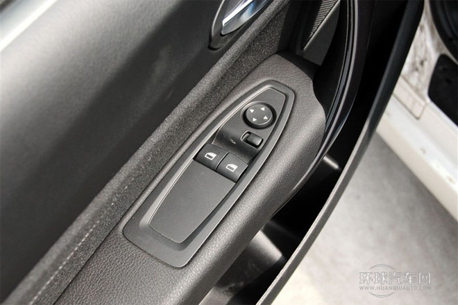 2014款 220i 運動設(shè)計套裝