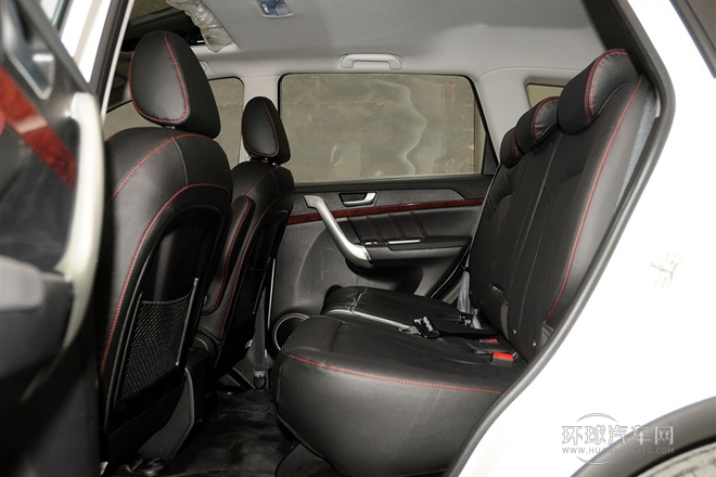 2013款 運(yùn)動版 1.5T 手動四驅(qū)尊貴型