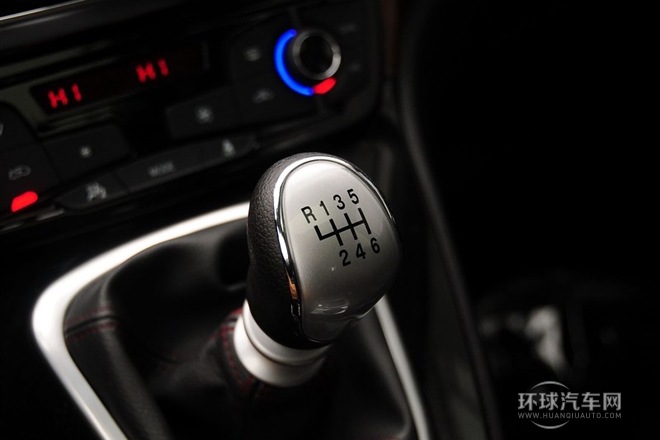 2013款 運動版 1.5T 手動四驅尊貴型