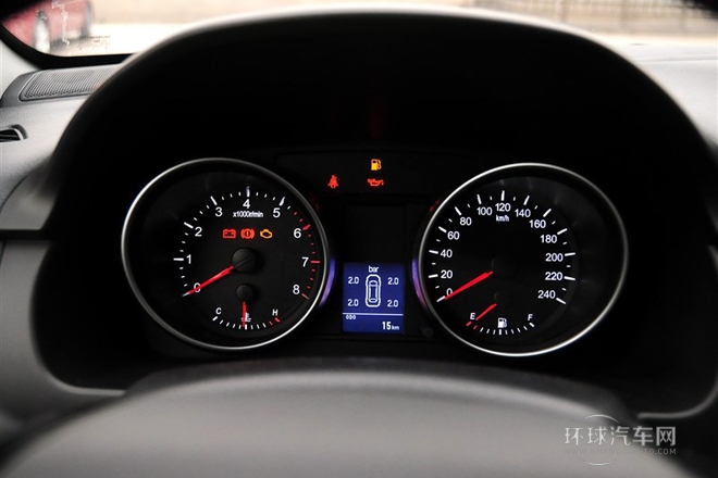 2013款 運動版 1.5T 手動四驅尊貴型