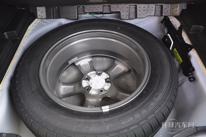 2013款 升級(jí)版 1.5T 手動(dòng)四驅(qū)尊貴型