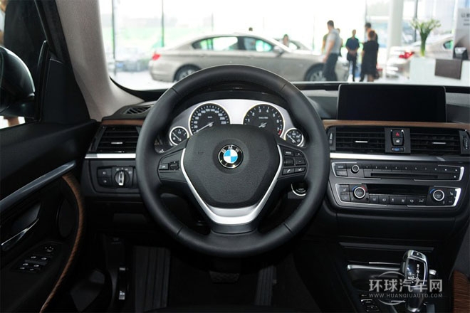 2013款 320i 風(fēng)尚設(shè)計(jì)套裝