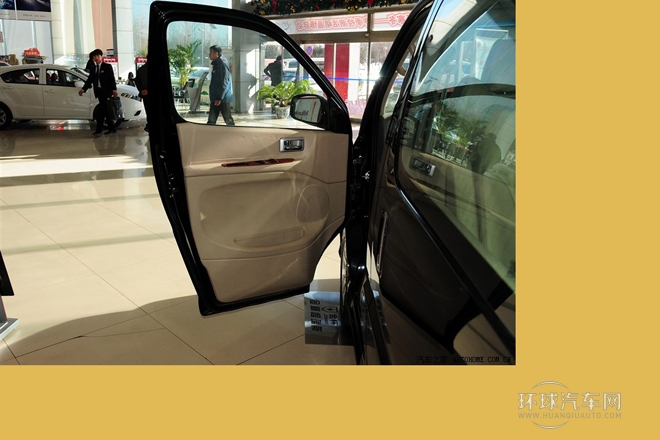 2010款 2.4L-3代 尊領標準型9座4RB2