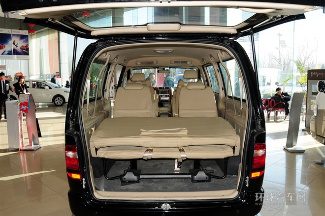 2010款 2.4L-3代 尊領標準型9座4RB2