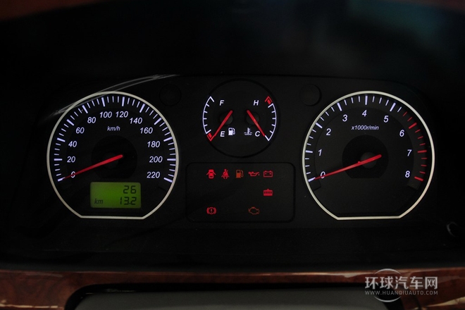 2010款 2.4L-3代 尊領標準型9座4RB2