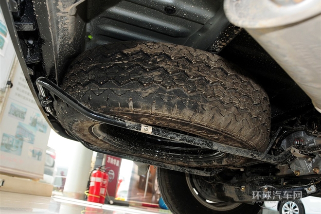 2010款 2.4L-3代 尊領(lǐng)豪華型長軸9座4RB2