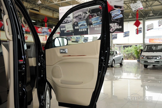 2010款 2.4L-3代 尊領(lǐng)豪華型長軸9座4RB2