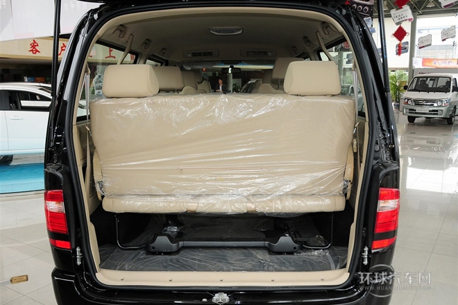 2010款 2.4L-3代 尊領豪華型長軸9座4RB2