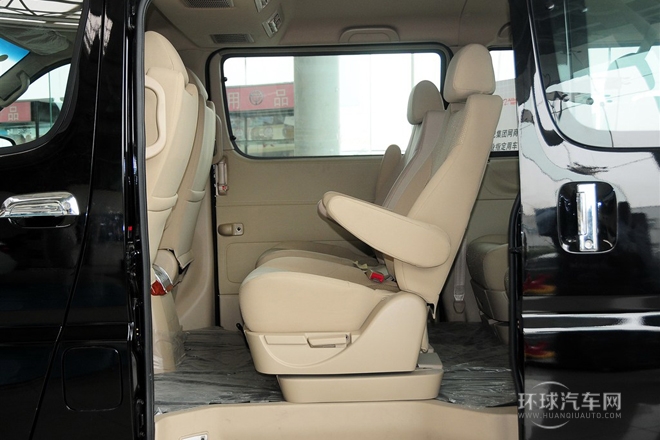 2010款 2.4L-3代 尊領豪華型長軸9座4RB2