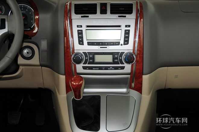 2010款 2.4L-3代 尊領(lǐng)豪華型長軸9座4RB2