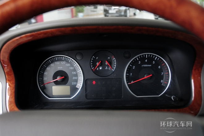 2010款 2.4L-3代 尊領豪華型長軸9座4RB2