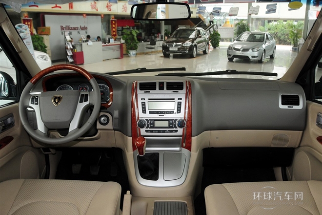 2010款 2.4L-3代 尊領豪華型長軸9座4RB2