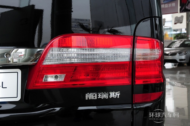 2010款 2.4L-3代 尊領豪華型長軸9座4RB2