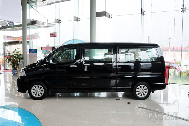 2010款 2.4L-3代 尊領(lǐng)豪華型長軸9座4RB2