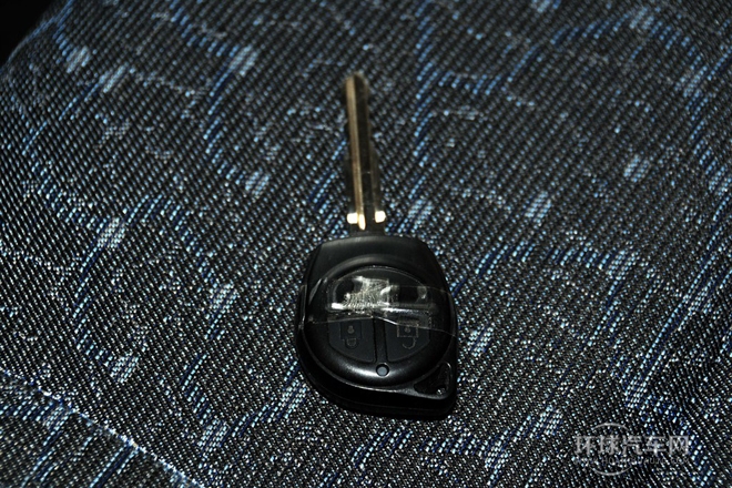 2010款 2.4L-3代 尊領豪華型長軸11座4RB2