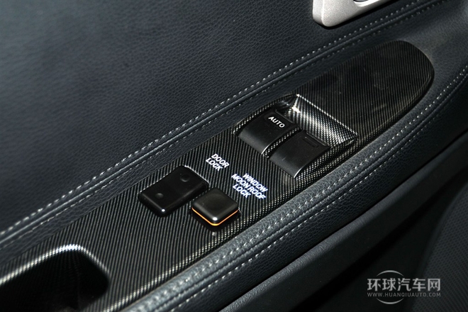 2010款 2.4L-3代 尊領豪華型長軸11座4RB2