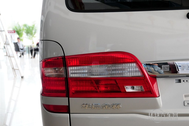 2010款 2.4L-3代 尊領豪華型長軸11座4RB2